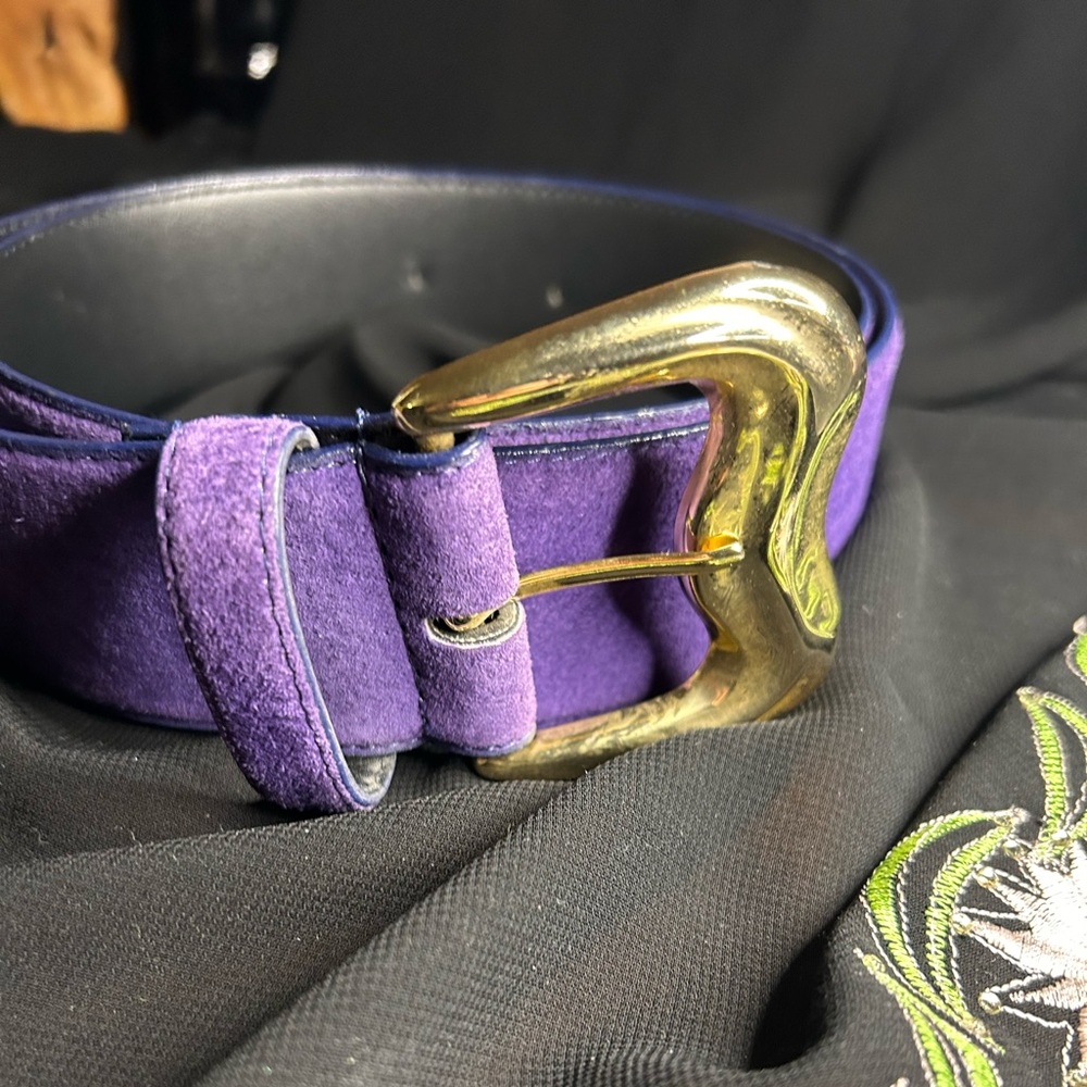 VTG 80s Awesome Purple leather belt with large gold buckle. Size L. - Picture 3 of 7